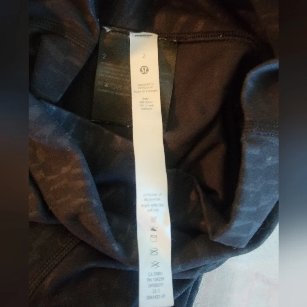 Lululemon Aligh High Rise 28 Segment Emboss Black - Picture 7 of 8